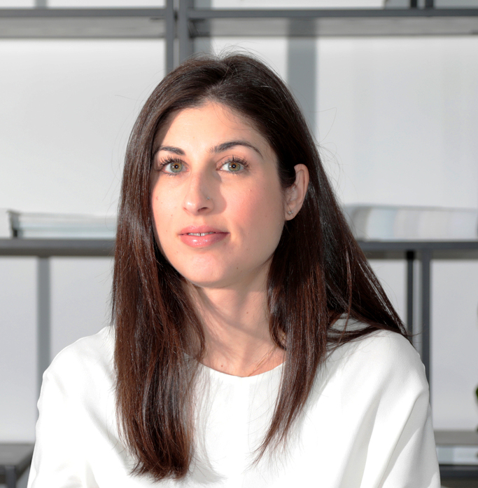 Ντόρα Γκιόλα